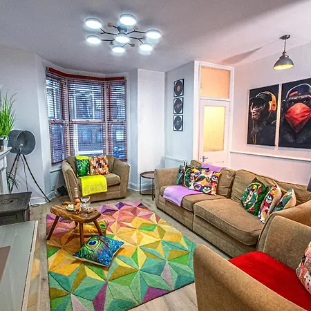 Central 3 - Bedroom Townhouse In Brighton With Parking Exterior photo