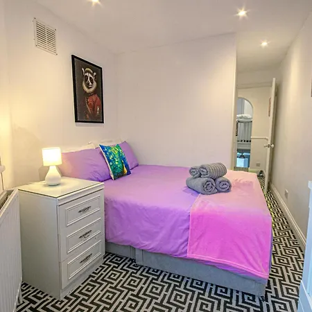 Central 3 - Bedroom Townhouse In Brighton With Parking Exterior photo