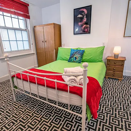Central 3 - Bedroom Townhouse In Brighton With Parking Exterior photo