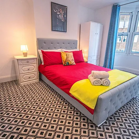 Central 3 - Bedroom Townhouse In Brighton With Parking Exterior photo
